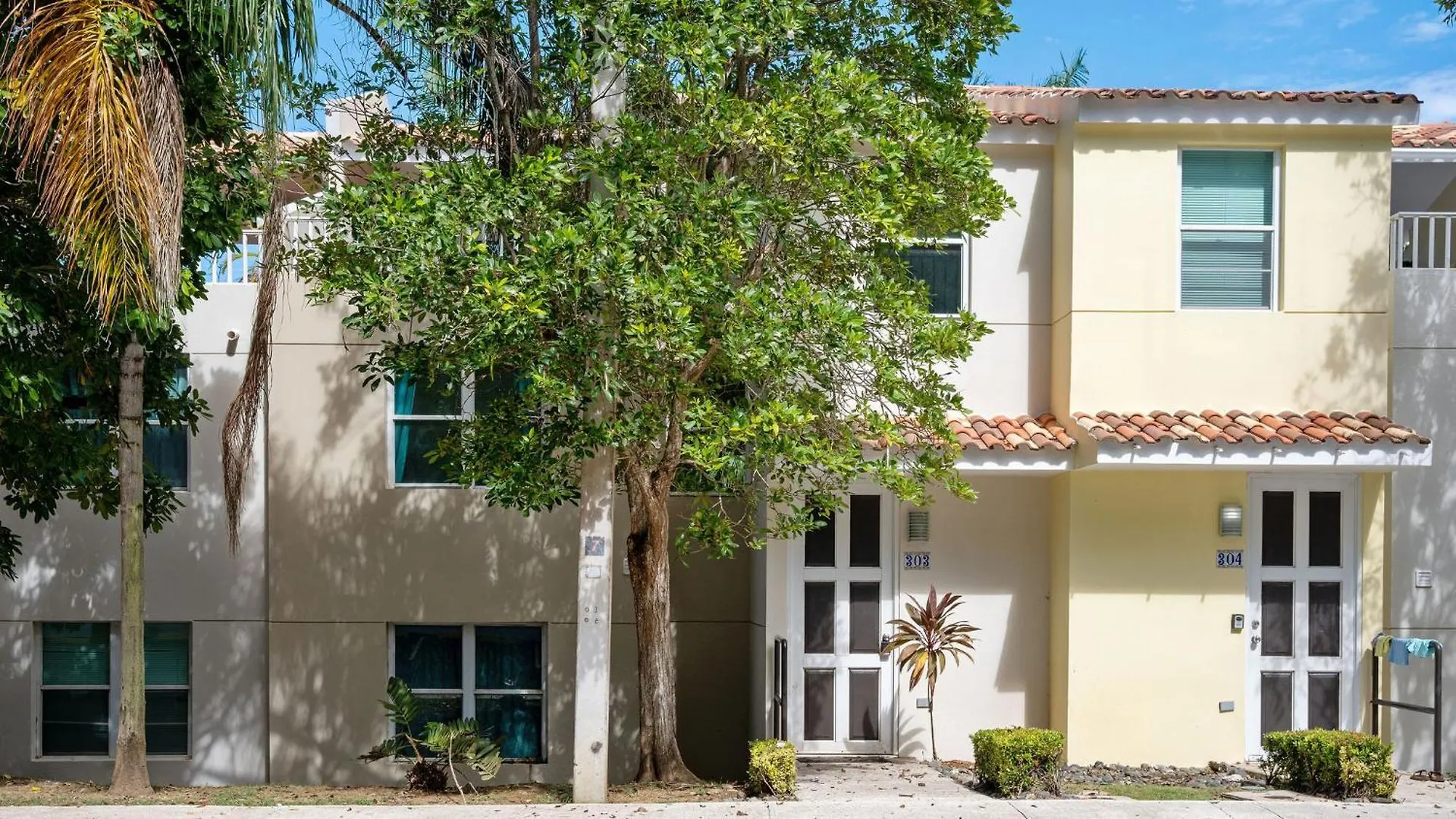 Townhome Withrooftop Terrace At Landing View 303 Rincon