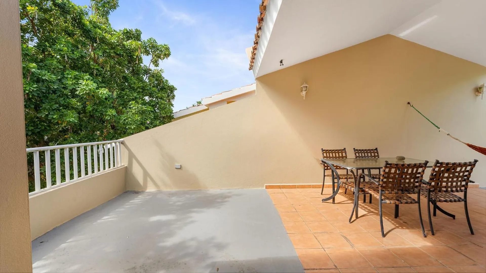 Townhome Withrooftop Terrace At Landing View 303 Rincon Tatil Evi