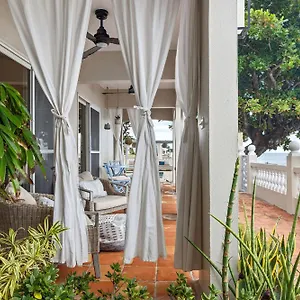 Bed & Breakfast Tres Sirenas, Rincon